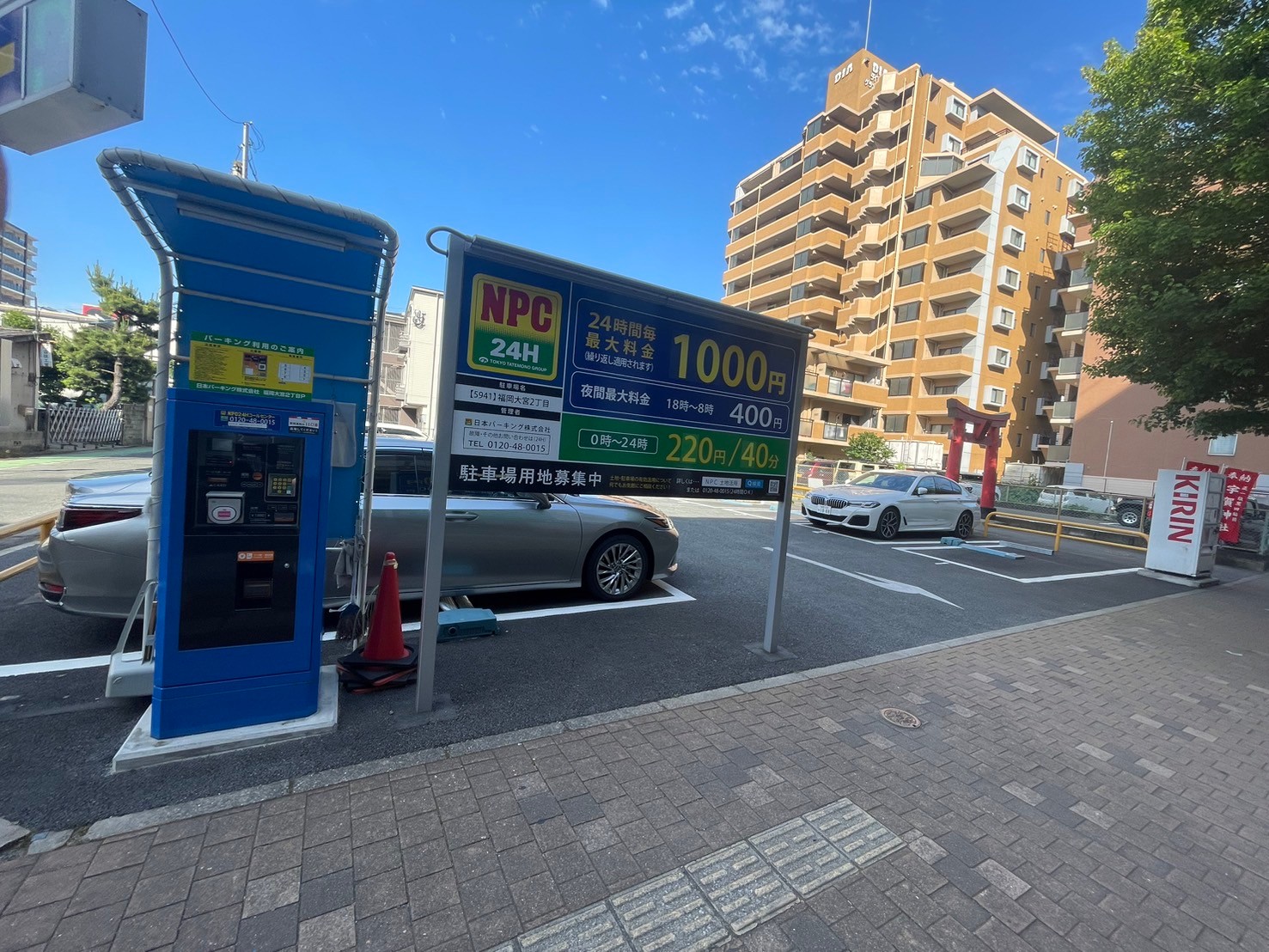 店舗付近にある駐車場の外観